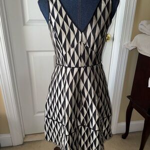BR Banana Republic Geometric Diamond Jacquard Black and Silver Dress Size 4